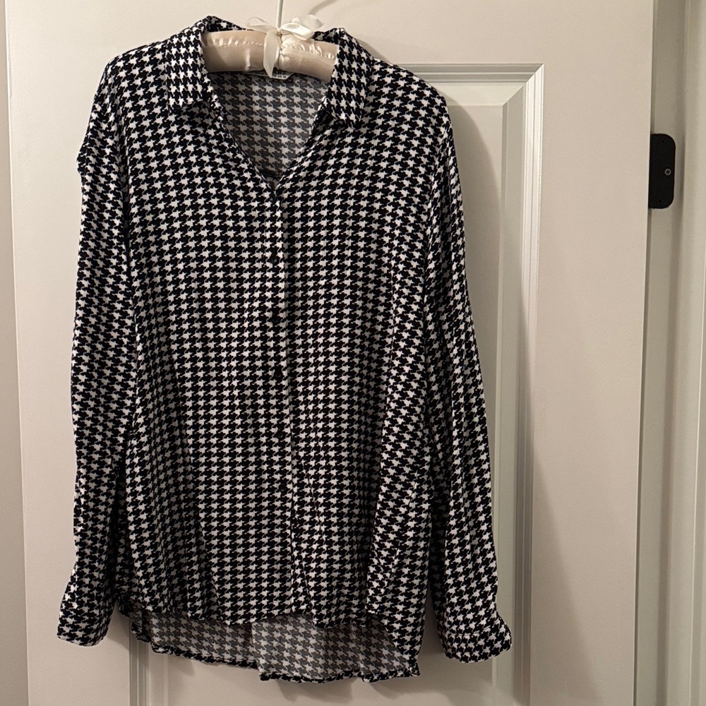 Big Dart Houndstooth Button Up Blouse in L